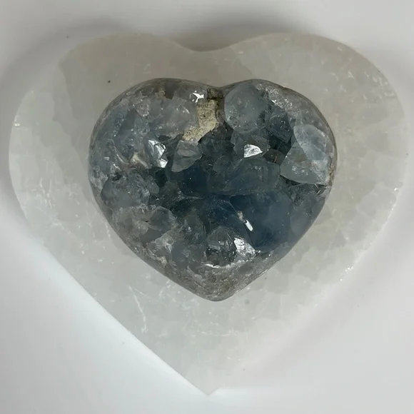 Celestite heart - Picture 1 of 4